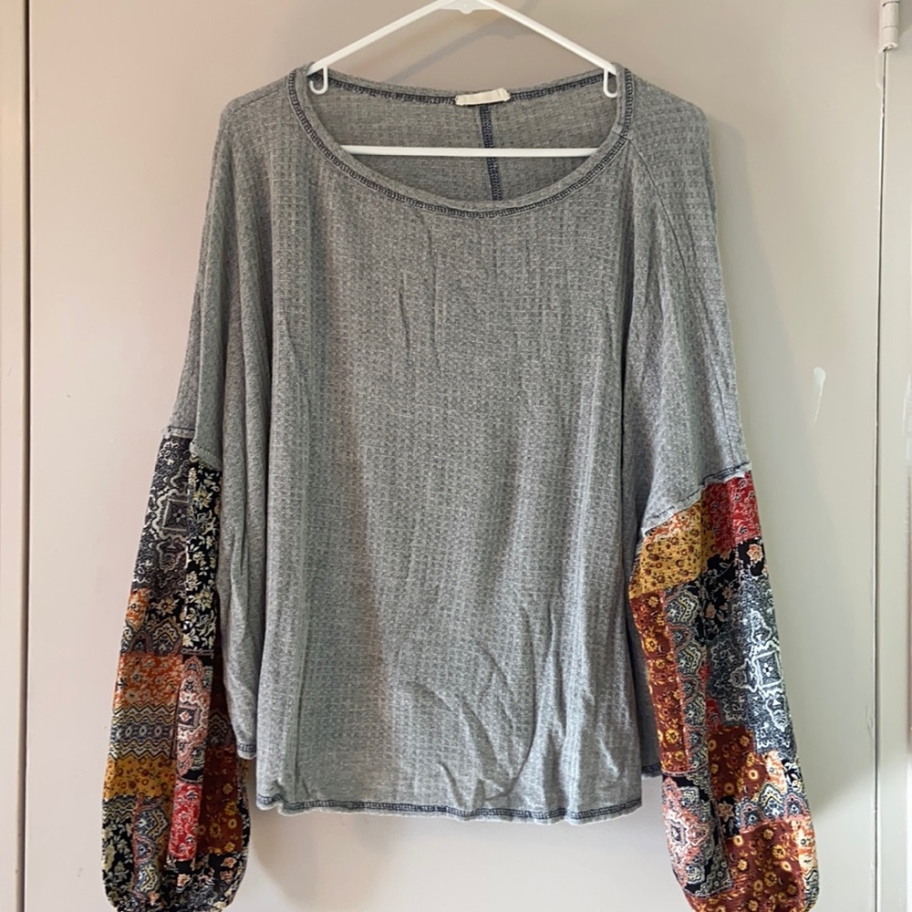 Long sleeve top with print on the sleeves